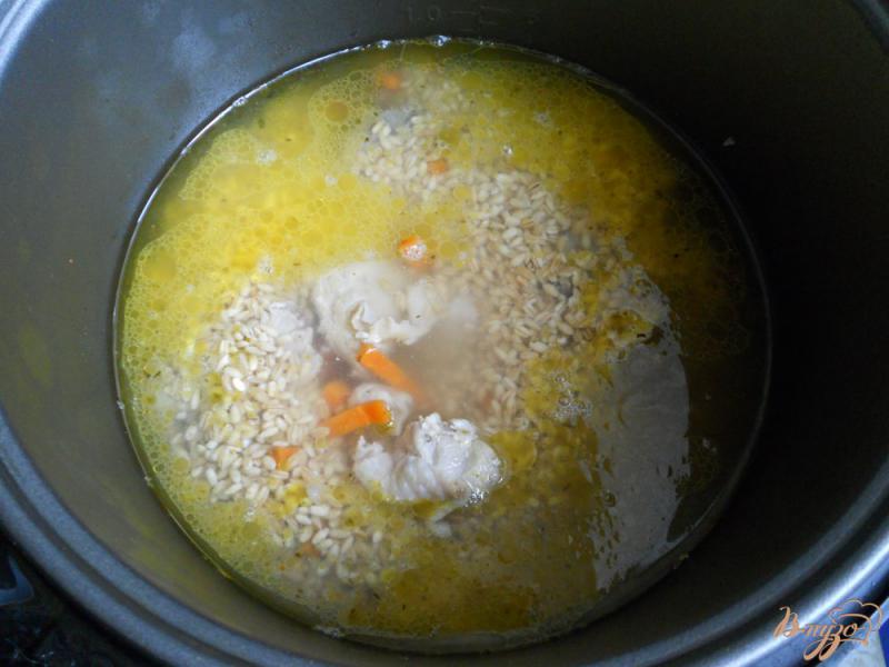 Фото приготовление рецепта: Каша перловая с курицей в мультиварке шаг №4