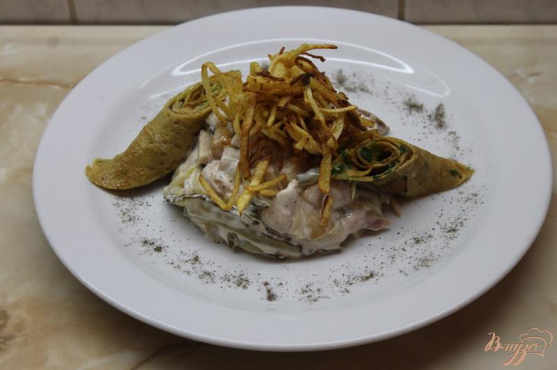 Фото приготовление рецепта: Салат с копченой курицей и картошкой пай шаг №8