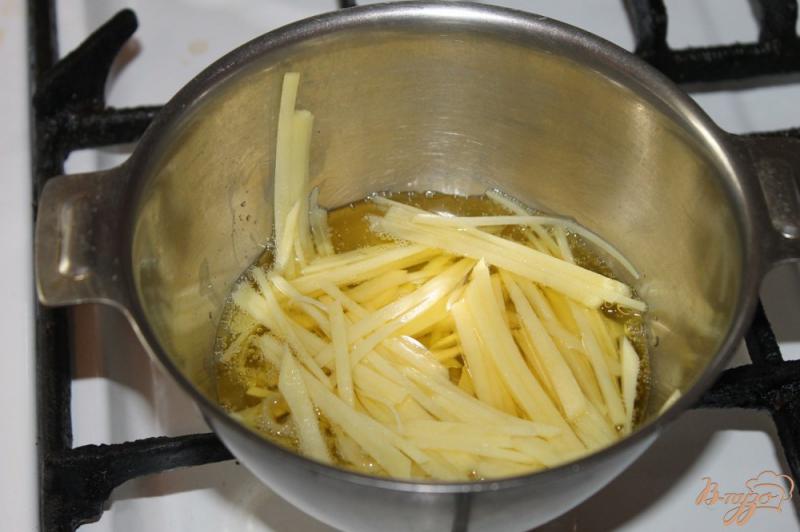 Фото приготовление рецепта: Салат с копченой курицей и картошкой пай шаг №5