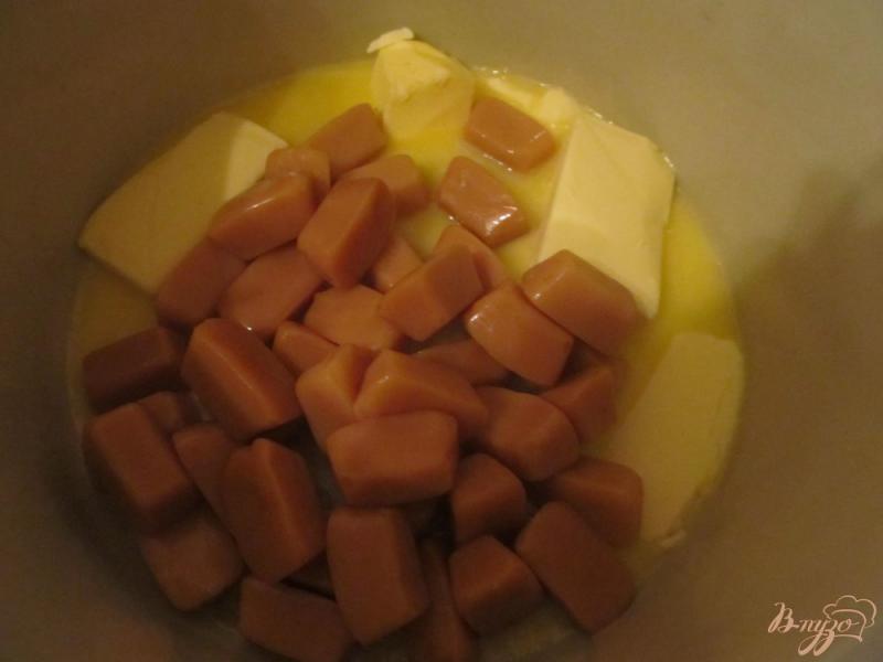 Фото приготовление рецепта: Сладкая колбаска из кукурузных палочек шаг №3