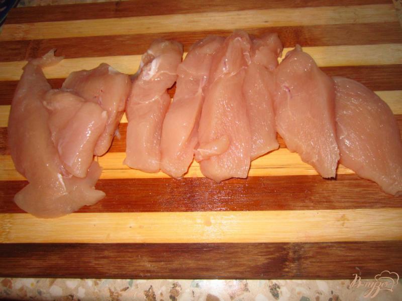 Фото приготовление рецепта: Куриное филе маринованное в пиве шаг №1