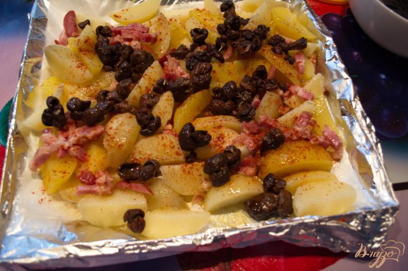 Фото приготовление рецепта: Быстрый картофель с беконом и грибами шаг №6