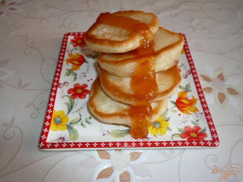 Фото приготовление рецепта: Пышные оладушки на завтрак шаг №7