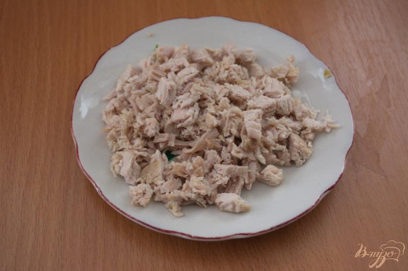 Фото приготовление рецепта: Оливье без картошки с маринованными грибами и индейкой шаг №1