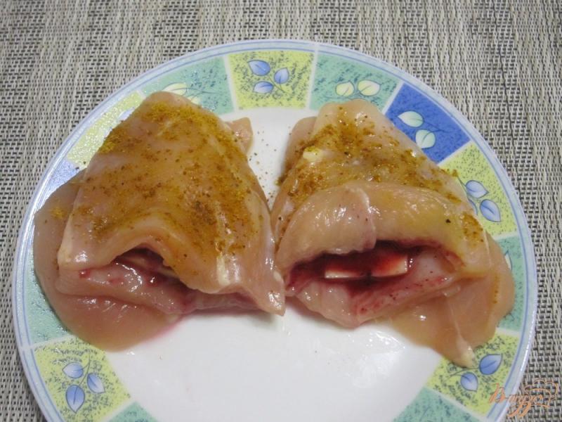 Фото приготовление рецепта: Куриные кармашки с начинкой шаг №5