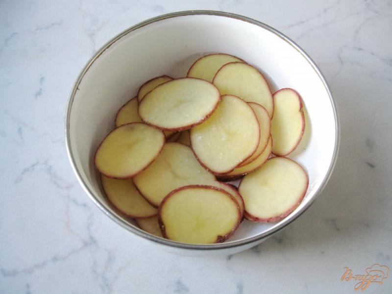 Фото приготовление рецепта: Картофель на шпажках, запеченный в фольге. шаг №4
