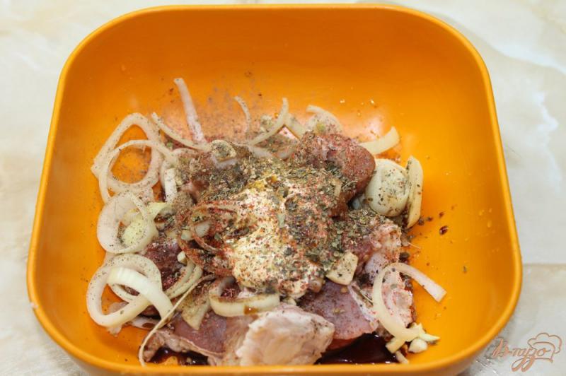 Фото приготовление рецепта: Картофель со свининой запеченный в горшочке шаг №2