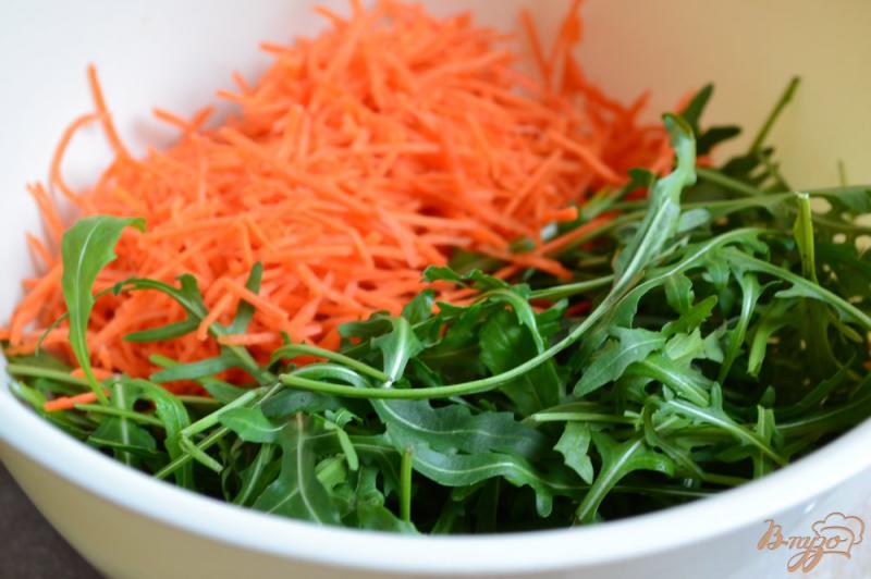 Фото приготовление рецепта: Салат с рукколой и овощами шаг №1