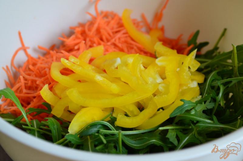 Фото приготовление рецепта: Салат с рукколой и овощами шаг №2