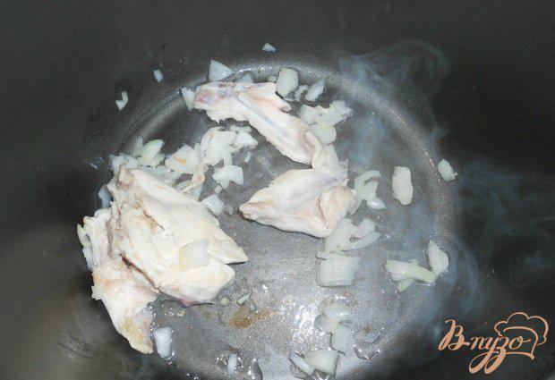 Фото приготовление рецепта: Суп с плавленным сыром и курицей в мультиварке шаг №1