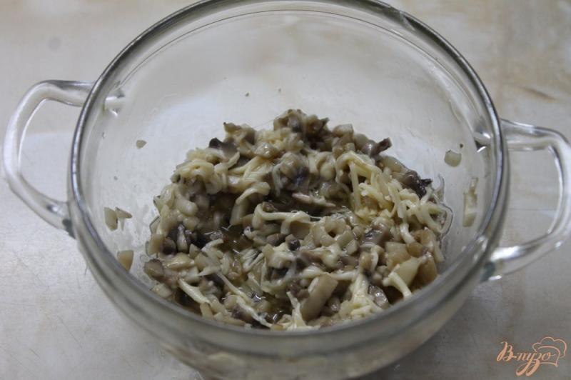 Фото приготовление рецепта: Свиные зразы с грибами и сыром шаг №4