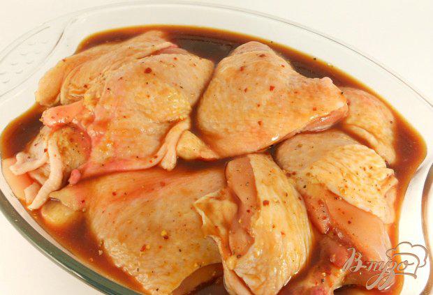 Фото приготовление рецепта: Куриные окорочка, запеченные в соевом соусе шаг №5