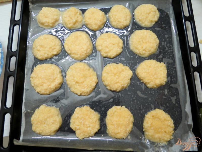Фото приготовление рецепта: Печенье кокосанки шаг №7