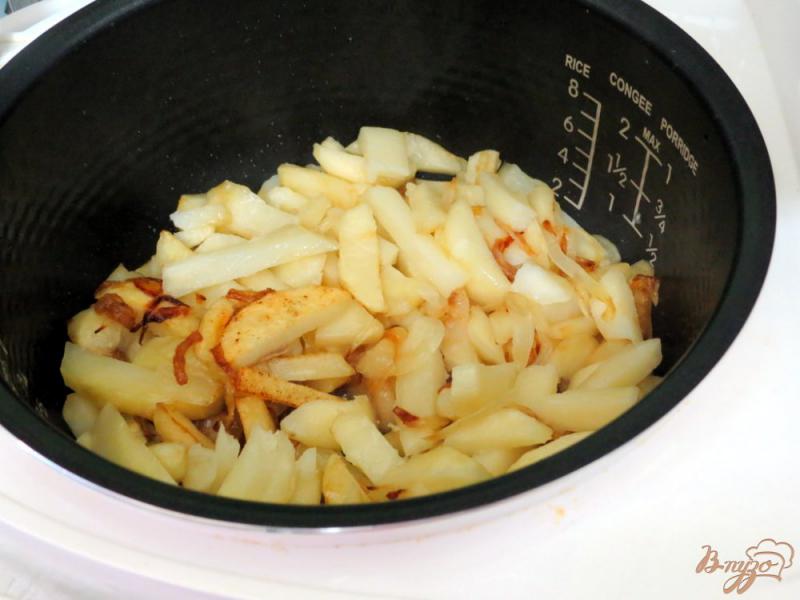 Фото приготовление рецепта: Картофель жареный на сале в мультиварке шаг №9