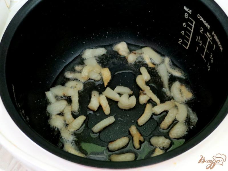 Фото приготовление рецепта: Картофель жареный на сале в мультиварке шаг №4