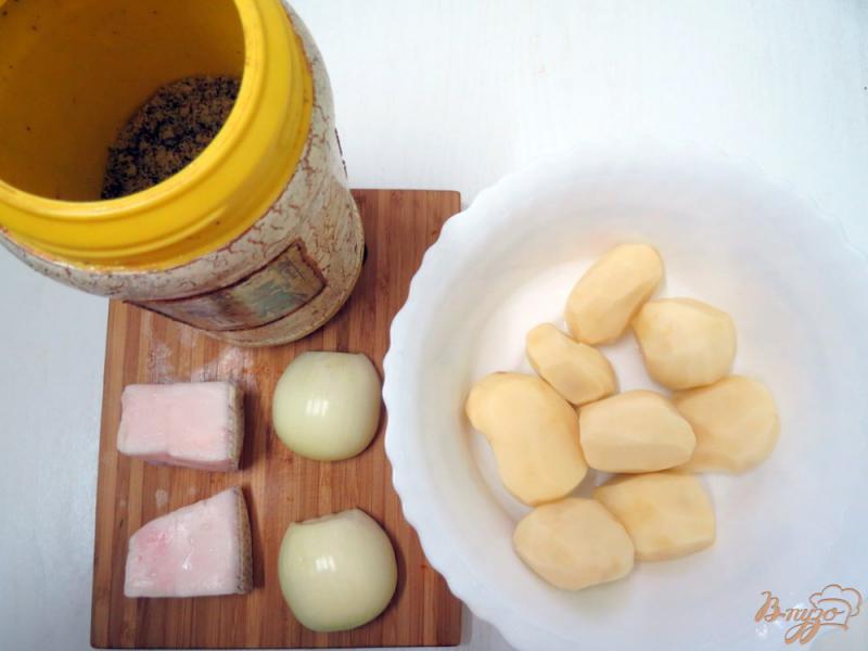 Фото приготовление рецепта: Картофель жареный на сале в мультиварке шаг №1