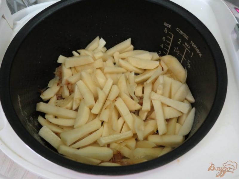 Фото приготовление рецепта: Картофель жареный на сале в мультиварке шаг №8