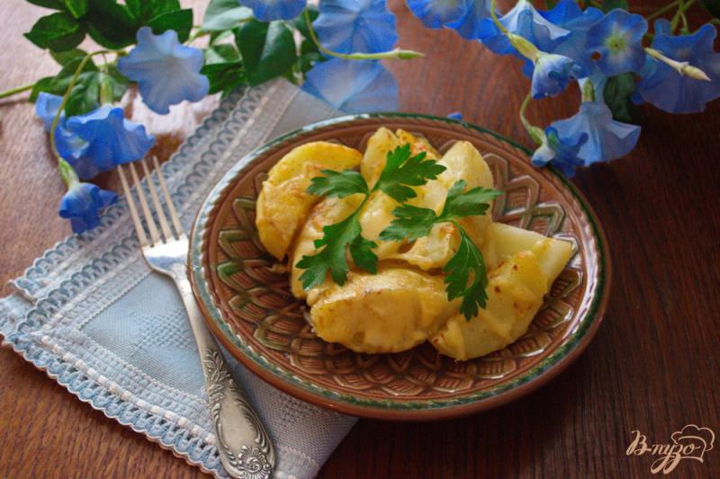 Фото приготовление рецепта: Варенно-печеная картошка с сыром шаг №4