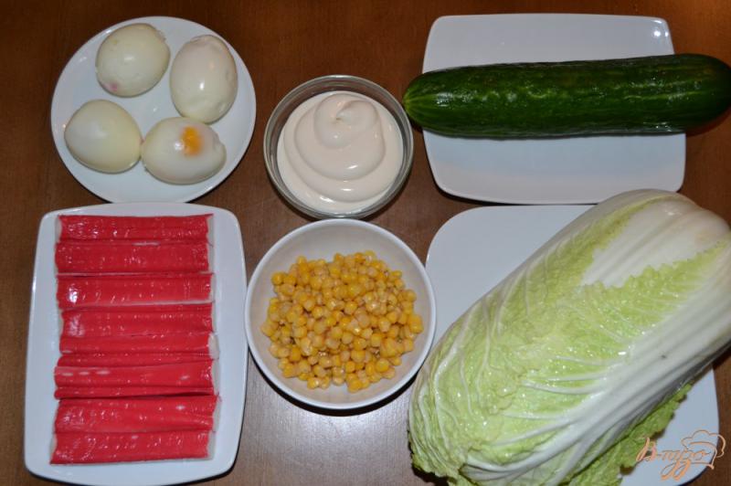 Фото приготовление рецепта: Салат с крабовыми палочками и пекинской капустой шаг №1