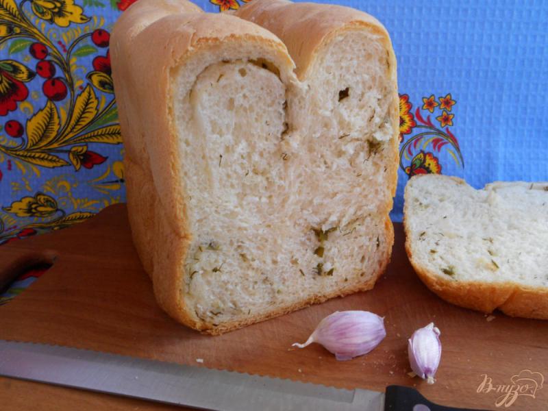 Фото приготовление рецепта: Хлеб с укропом и чесноком в хлебопечке шаг №8