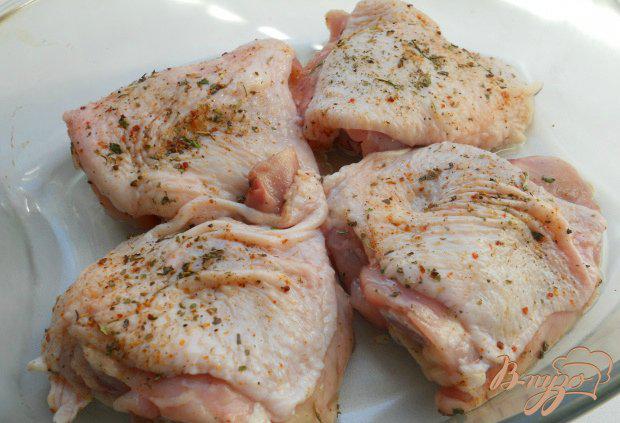 Фото приготовление рецепта: Куриные бедрышки под вишневым соусом шаг №1