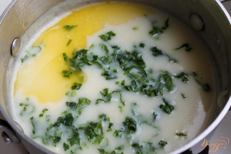 Фото приготовление рецепта: Сырный суп с креветками шаг №5