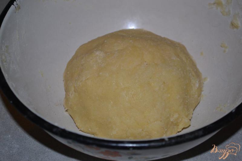 Фото приготовление рецепта: Песочный пирог с яблоками и корицей шаг №6