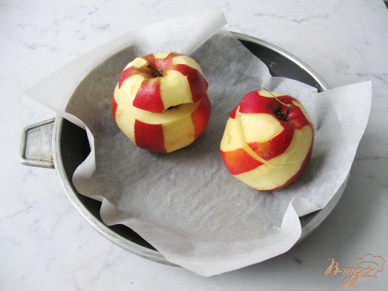 Фото приготовление рецепта: Яблоки запеченные с орехом и изюмом. шаг №8