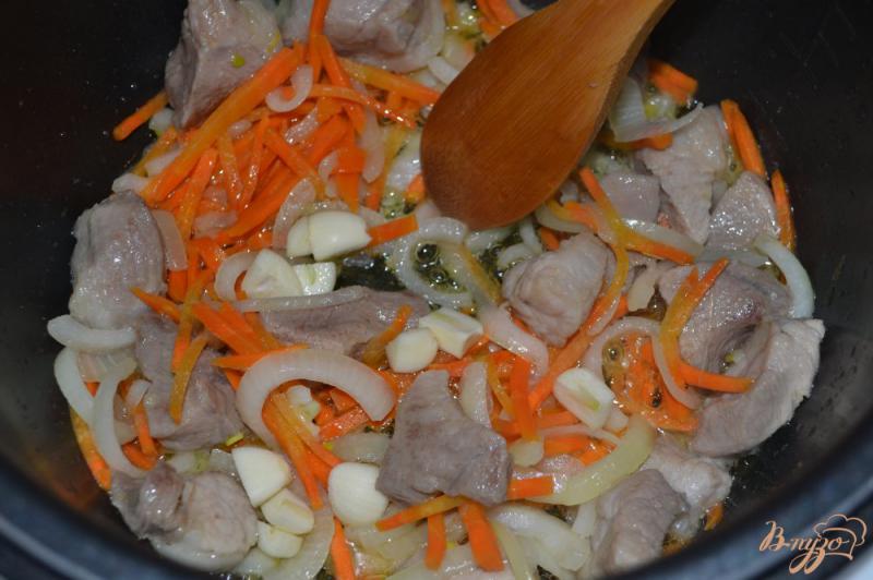 Фото приготовление рецепта: Узбекский плов со свининой в мультиварке шаг №8