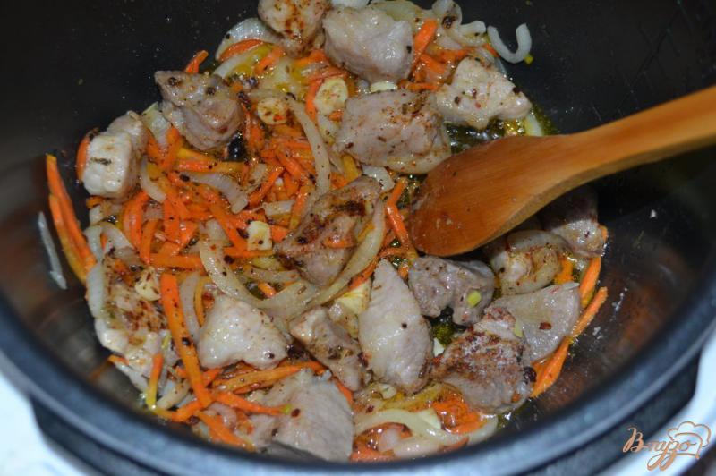 Фото приготовление рецепта: Узбекский плов со свининой в мультиварке шаг №9