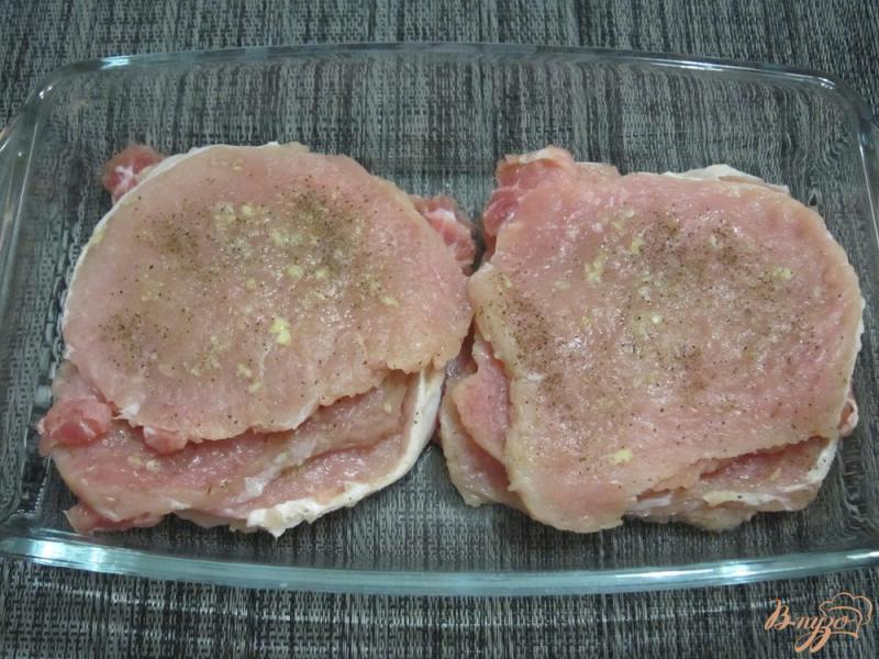 Фото приготовление рецепта: Свиные отбивные с овощами шаг №4