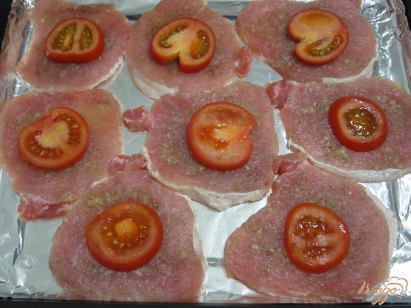 Фото приготовление рецепта: Свиные отбивные с овощами шаг №7