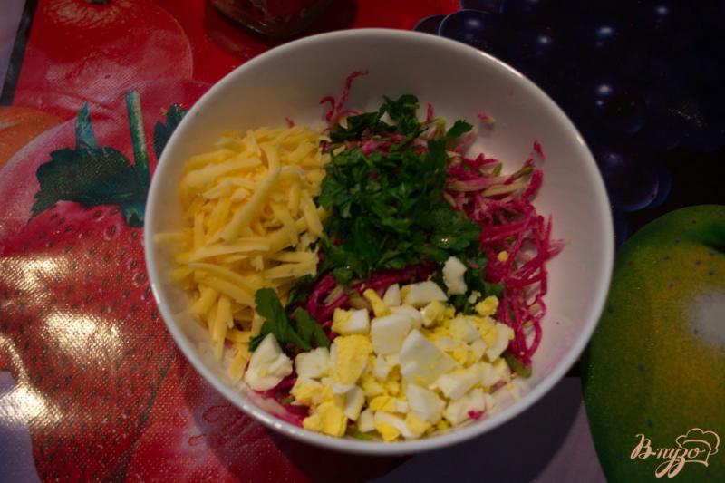 Фото приготовление рецепта: Сырный салат с овощами шаг №2