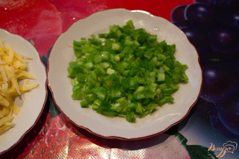 Фото приготовление рецепта: Морковный салат с тертым сыром шаг №2
