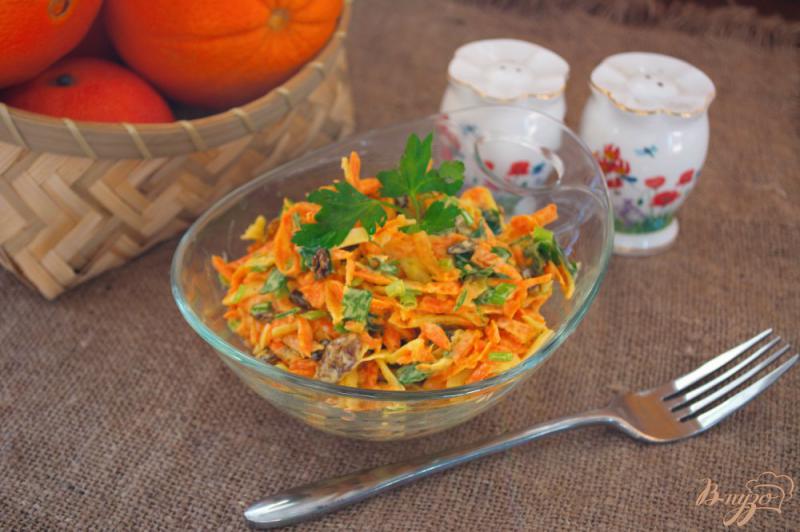 Фото приготовление рецепта: Морковный салат с тертым сыром шаг №5