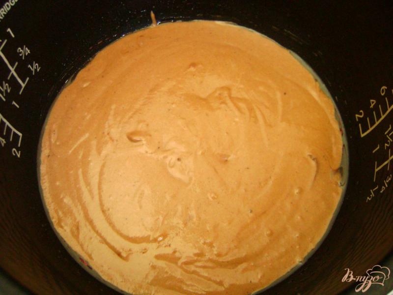 Фото приготовление рецепта: Шоколадно-творожный пирог с хурмой шаг №6