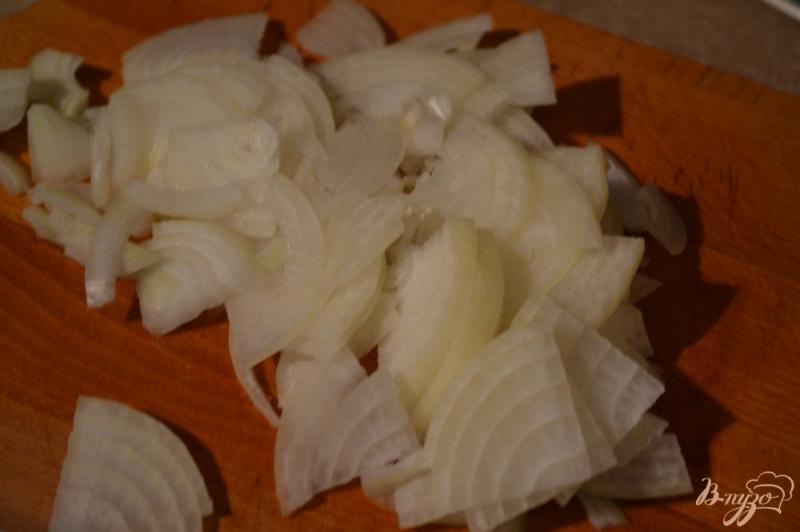 Фото приготовление рецепта: Картофельный салат с маринованным луком шаг №3