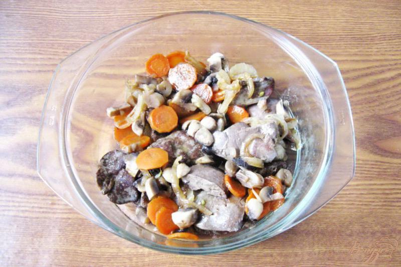 Фото приготовление рецепта: Закусочный крем из куриной печени и грибов шаг №7