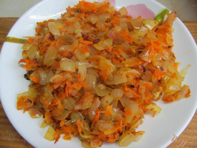 Фото приготовление рецепта: Котлеты из щуки с жареным луком и морковью шаг №5