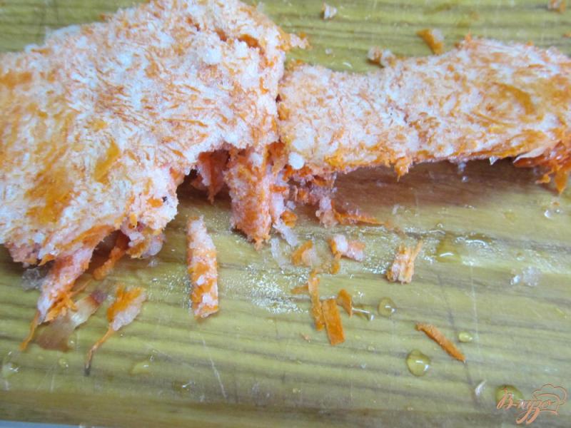 Фото приготовление рецепта: Котлеты из щуки с жареным луком и морковью шаг №4