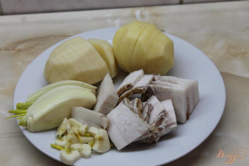 Фото приготовление рецепта: Картофель по - домашнему с беконом и аджикой шаг №2
