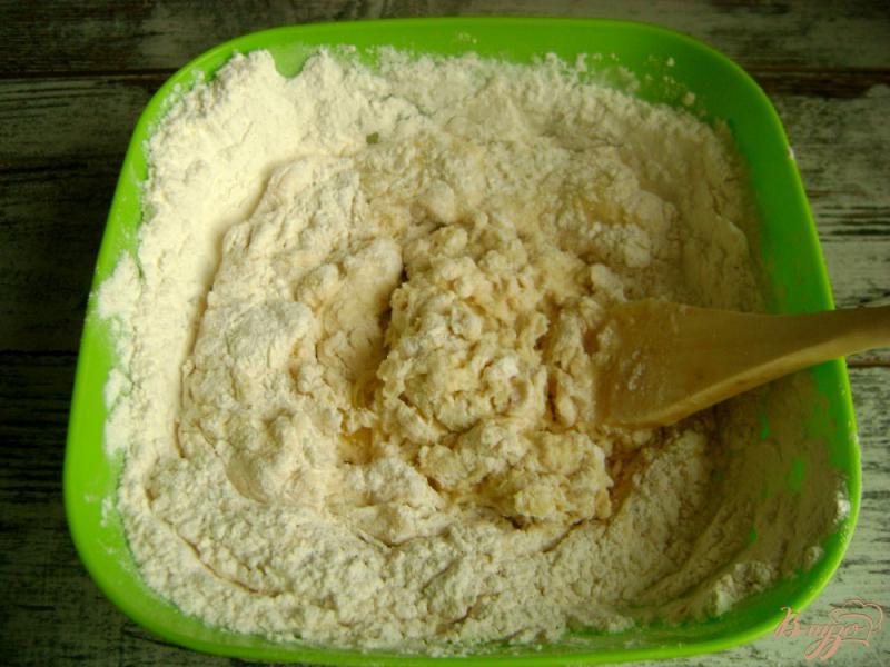 Фото приготовление рецепта: Банкетные мини-пирожки с семгой и рисом шаг №5
