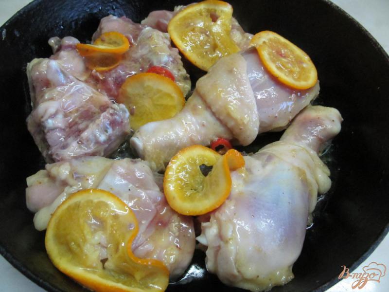 Фото приготовление рецепта: Курица карри с апельсином и медом шаг №3