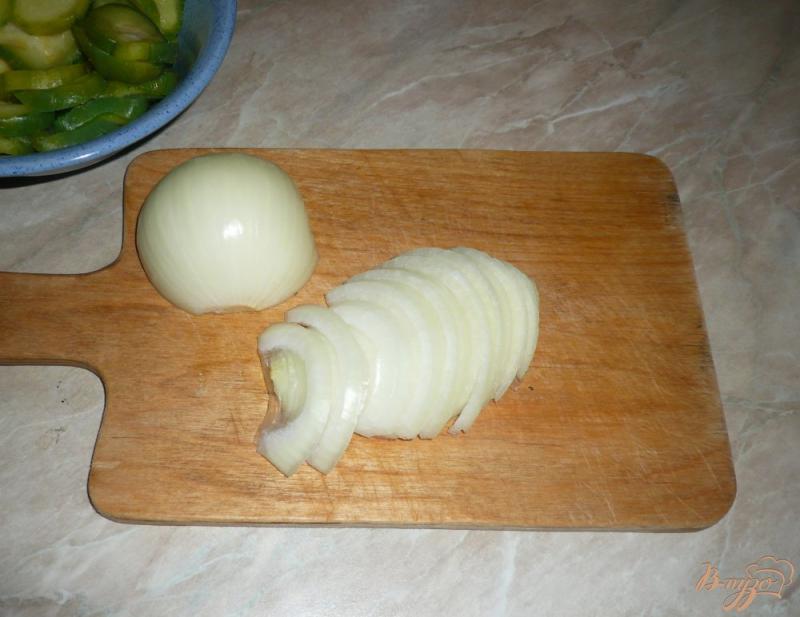 Фото приготовление рецепта: Кабачки в сметанном соусе шаг №2