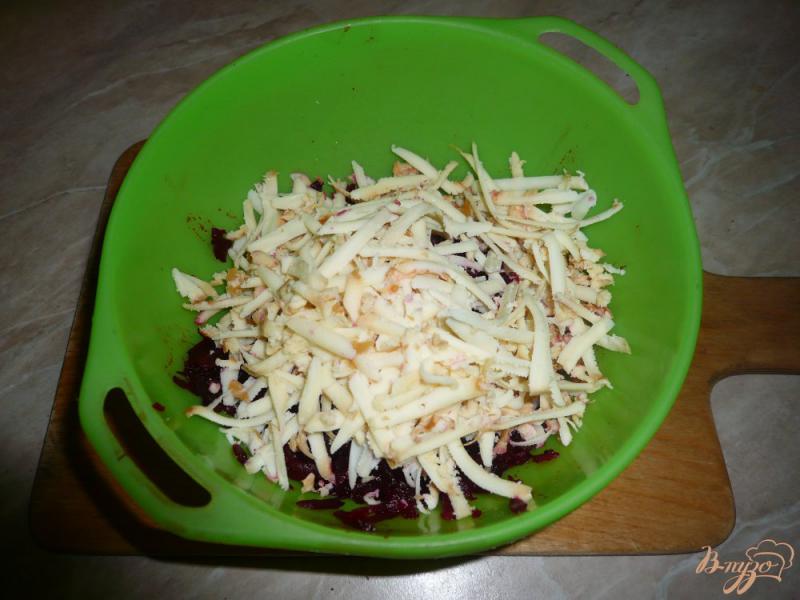 Фото приготовление рецепта: Салат свекольный с моцареллой шаг №3