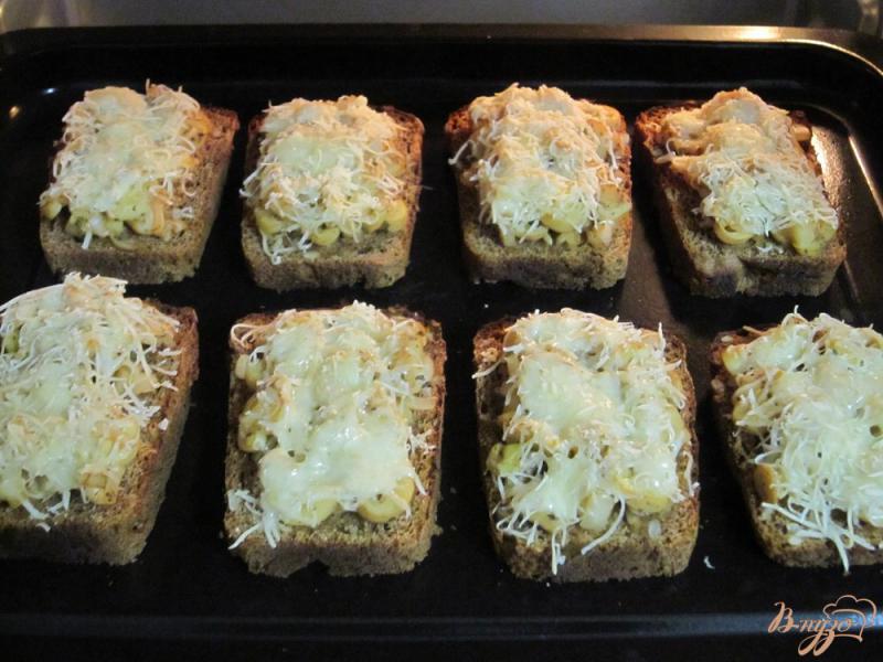 Фото приготовление рецепта: Фитнес-бутерброды с грибами в духовке шаг №8
