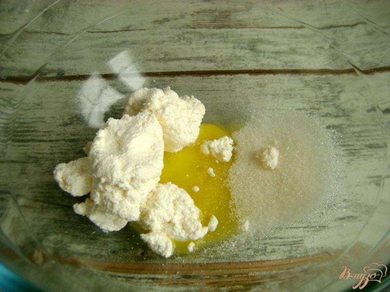 Фото приготовление рецепта: Творожные панкейки с йогуртом и гранатом шаг №1