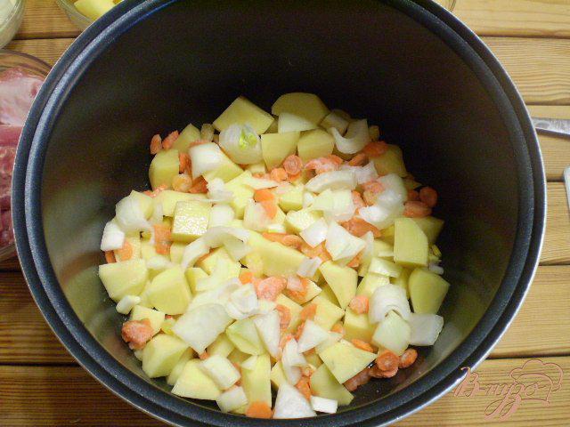 Фото приготовление рецепта: Картофель с ребрышками в мультиварке шаг №5