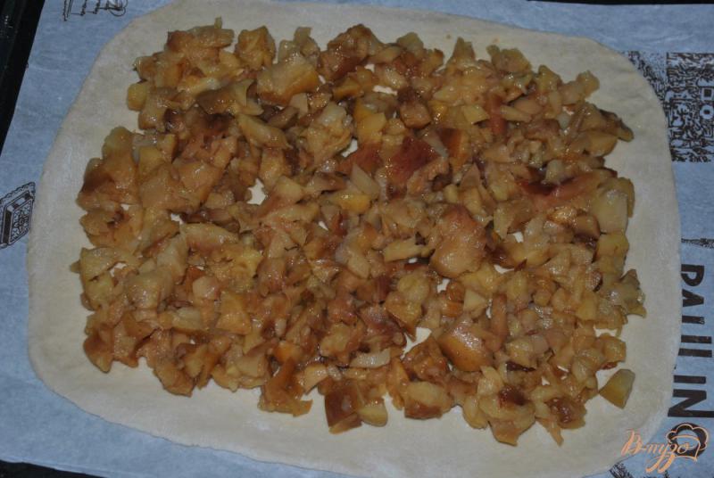 Фото приготовление рецепта: Шарлотка с печеными яблоками шаг №7