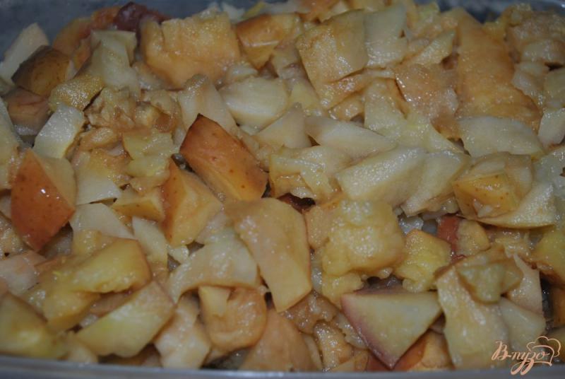 Фото приготовление рецепта: Шарлотка с печеными яблоками шаг №2
